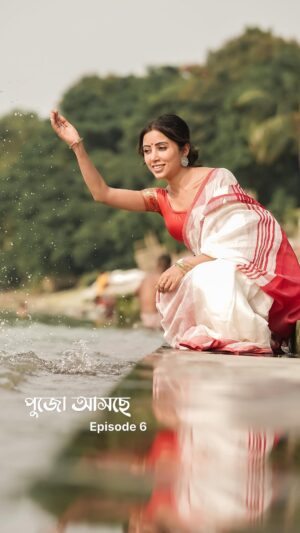 Debashree Biswas Instagram - Shubho Mahalaya 🙏

Pujo Aasche Ep # 6

📍 #kumortuli #kolkata 

🎥 @kothin_chele @niksbug 

দেবী দুর্গা নিজ দেহ সম্ভূত তেজোপ্রভাবে শত্রুদহনকালে অগ্নিবর্ণা, অগ্নিলোচনা।
এই ঊষালগ্নে, হে মহাদেবী, তোমার উদ্বোধনে বাণীর ভক্তিরসপূর্ণ বরণ-কমল-আলোক-শতদল মেলে বিকশিত হোক দিকে-দিগন্তে;
হে অমৃতজ্যোতি, হে মা দুর্গা, তোমার আবির্ভাবে ধরণী হোক প্রাণময়ী।
জাগো! জাগো, জাগো মা!

#mahalaya #durgapuja #kolkata #pujoaasche