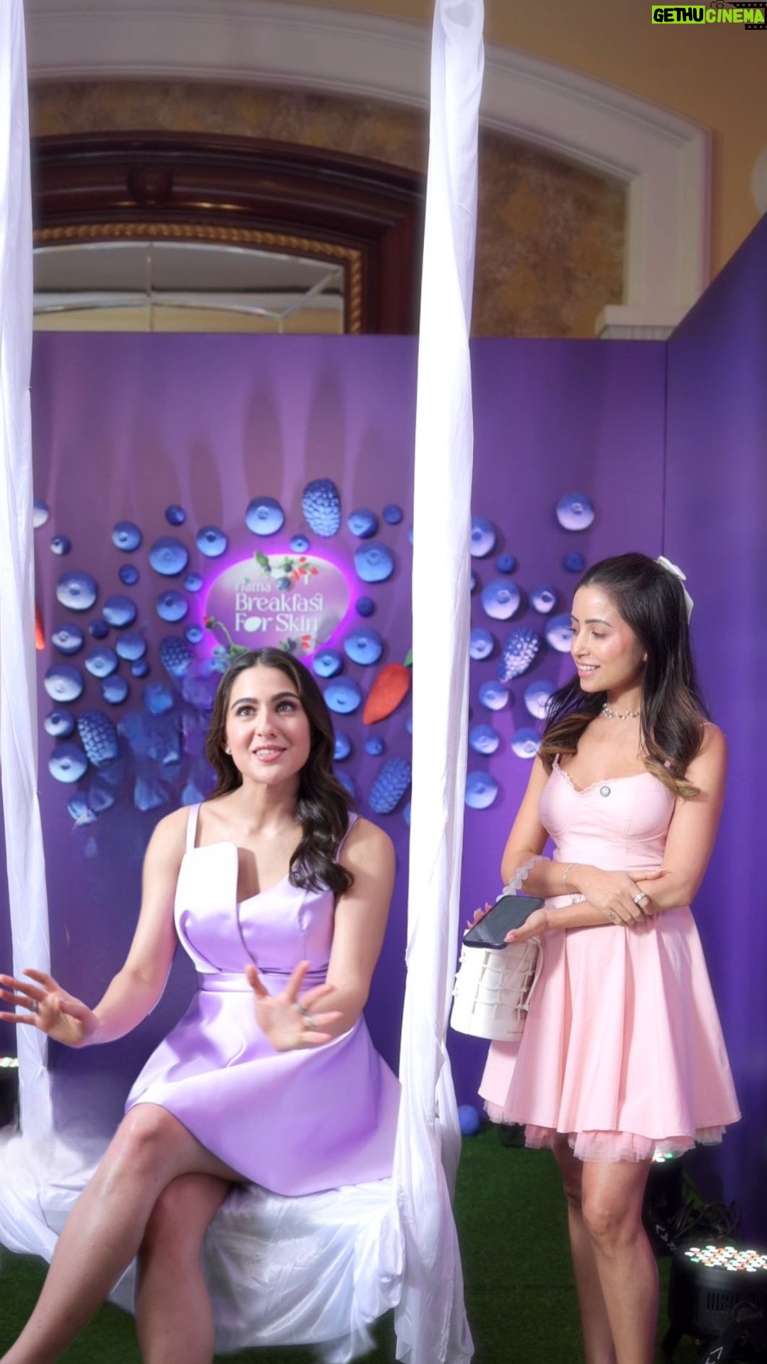 Debashree Biswas - 51.5K Likes - My hydration meter went from 50% to 200% when I met the gorgeous @saraalikhan95 in @fiamaindia world and had great fun chatting with her 💜💗🩵

#BreakfastforSkin #FiamaMoisturizingBars #Saraalikhan