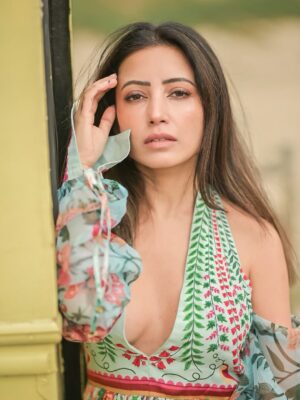 Debashree Biswas Instagram - Every colour, every crease, every glance…
holds a story 🌿