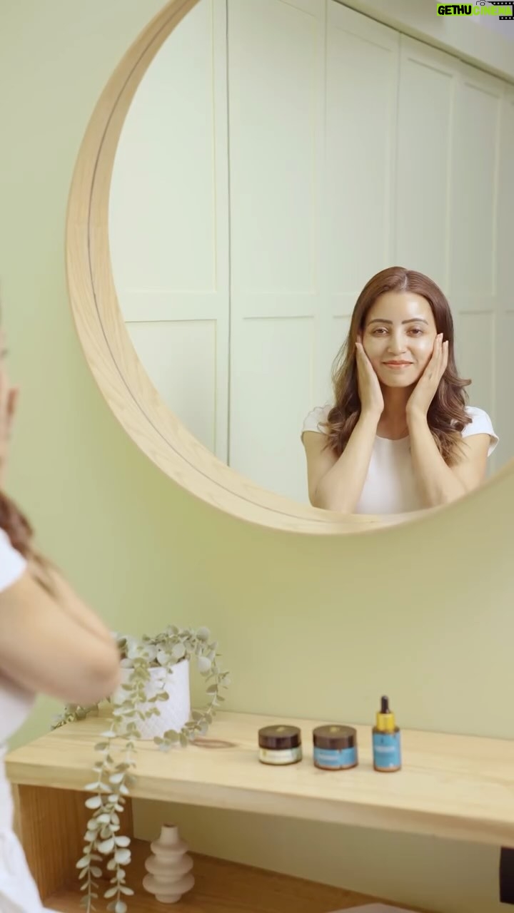 Debashree Biswas - 50.9K Likes - Subtle signs of time? Not on my skin.
Thanks to @myntrabeauty and @discover.pilgrim I'm embracing glow over lines. ✨

#MyntraBeauty #DiscoverTheUInBeauty #TimelessWithPilgrim
#MyntraSkincare #SkinConfidence