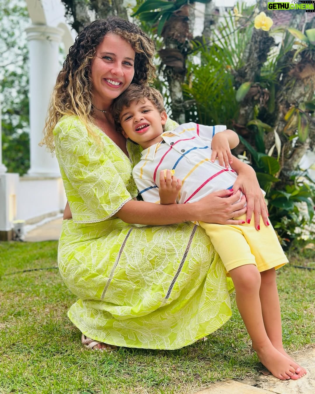 Debby Lagranha - 137.7K Likes - Uau 90 anos ! 🎂🍾

Um amor que ultrapassa gerações. 
Que honra poder estar ao seu lado nesse dia tão especial. 

Que Deus te proteja e te guarde. 
Te dê muita saúde para encher nossas vidas de sorrisos e alegria. 

Você, que sempre foi um pouco pai pra mim. 
Sua família, que sempre foi um pouco minha.
…quantas memórias, quantos momentos……
Mas hoje sem dúvida, é um dos mais especiais. 

Vivaaaa 🎉 parabéns !!!! 

Renato, te amo ! 
Obrigada por tudo … 
Feliz vida ✨ 

Look: @claptonoficial