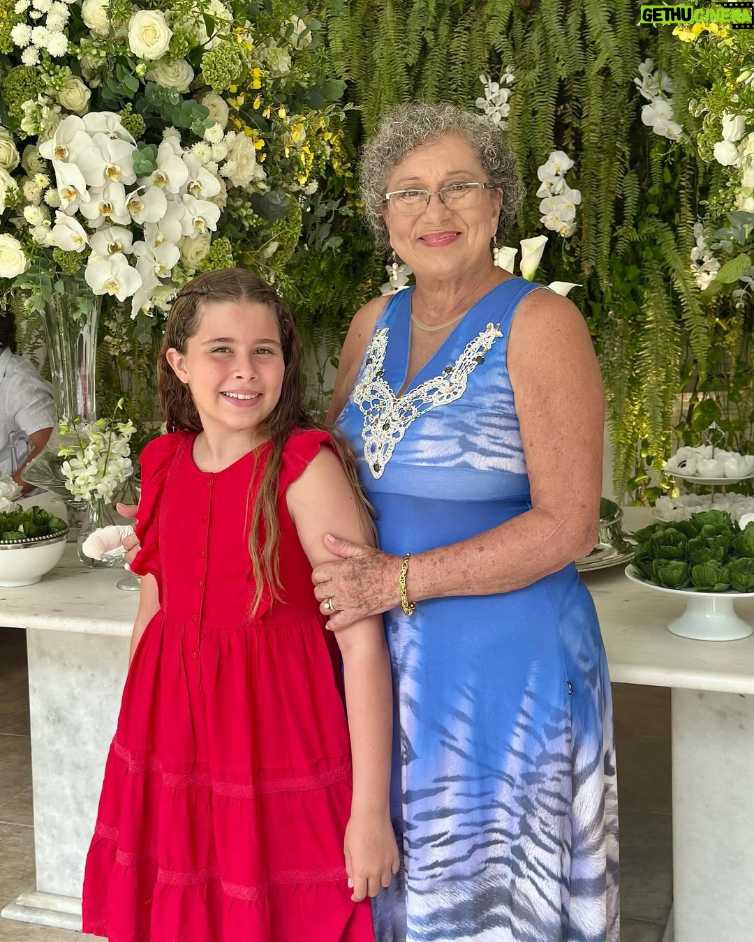 Debby Lagranha - 137.7K Likes - Uau 90 anos ! 🎂🍾

Um amor que ultrapassa gerações. 
Que honra poder estar ao seu lado nesse dia tão especial. 

Que Deus te proteja e te guarde. 
Te dê muita saúde para encher nossas vidas de sorrisos e alegria. 

Você, que sempre foi um pouco pai pra mim. 
Sua família, que sempre foi um pouco minha.
…quantas memórias, quantos momentos……
Mas hoje sem dúvida, é um dos mais especiais. 

Vivaaaa 🎉 parabéns !!!! 

Renato, te amo ! 
Obrigada por tudo … 
Feliz vida ✨ 

Look: @claptonoficial
