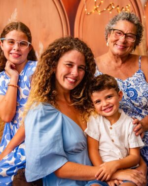 Debby Lagranha Instagram - Ela é sinônimo de força, de amor e esperança. Por sorte, é minha mãe.
E hoje o dia é dessa rainha !
Obrigada pela vida, pela dedicação, por todos os ensinamentos e oportunidades.
Obrigada pelo zêlo, pelo carinho e acima de tudo pela entrega diária!
Você é inspiração… principalmente quando o assunto é energia.
E é isso que eu peço a Deus.
Que lhe dê muitaaaa saúde , pra você conseguir correr atrás de tudo e todos e realizar seus sonhos!
Feliz vida,
Te amo ❤️
📸: @dressaclsfotografia (como sempre eternizando nossos momentos )