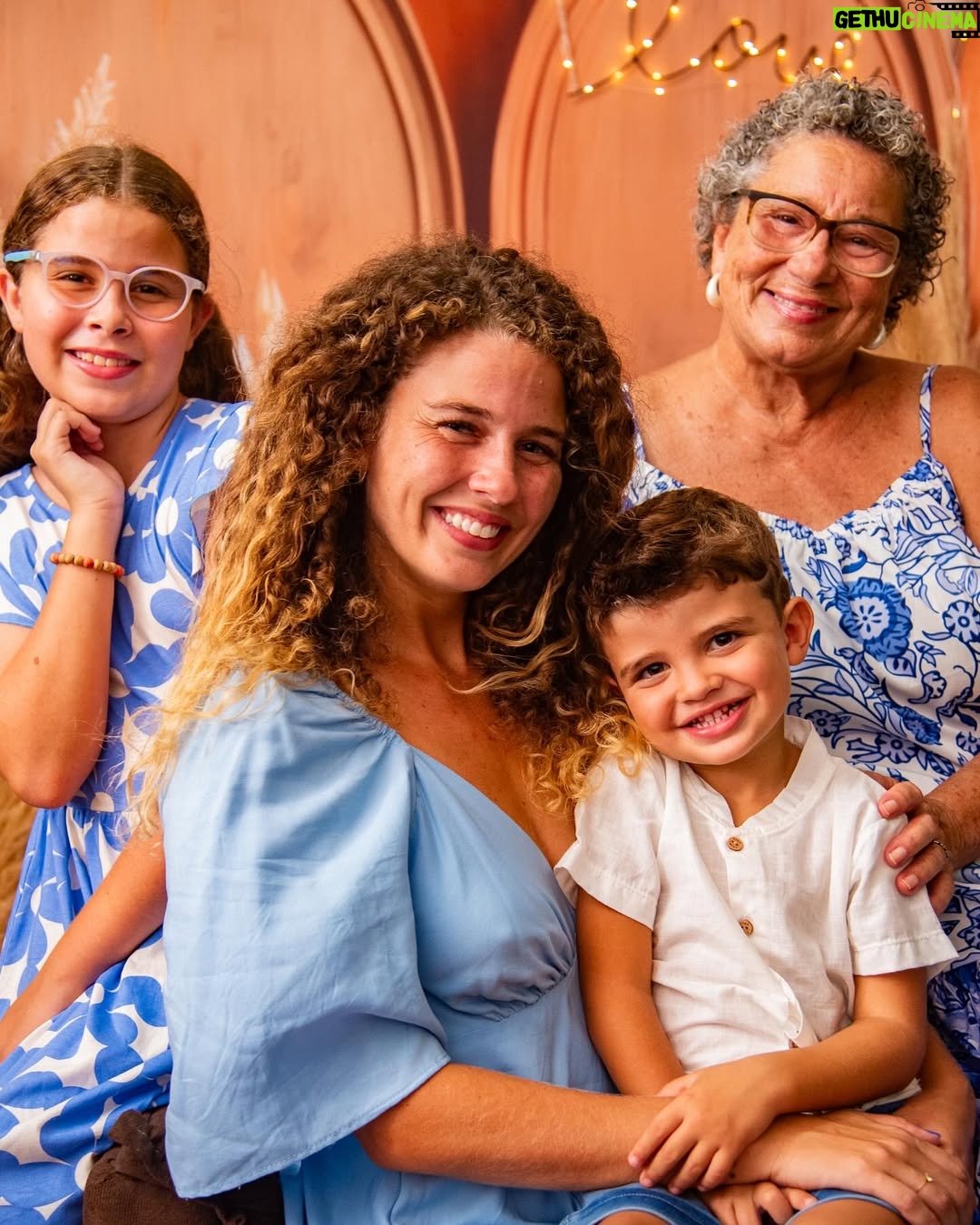 Debby Lagranha - 3K Likes - Ela é sinônimo de força, de amor e esperança. Por sorte, é minha mãe. 
E hoje o dia é dessa rainha ! 

Obrigada pela vida, pela dedicação, por todos os ensinamentos e oportunidades. 
Obrigada pelo zêlo, pelo carinho e acima de tudo pela entrega diária! 
Você é inspiração… principalmente quando o assunto é energia.
E é isso que eu peço a Deus. 
Que lhe dê muitaaaa saúde , pra você conseguir correr atrás de tudo e todos e realizar seus sonhos! 
Feliz vida, 
Te amo ❤️ 

📸: @dressaclsfotografia (como sempre eternizando nossos momentos )