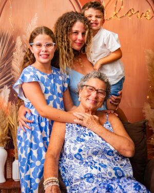 Debby Lagranha Instagram - Ela é sinônimo de força, de amor e esperança. Por sorte, é minha mãe.
E hoje o dia é dessa rainha !
Obrigada pela vida, pela dedicação, por todos os ensinamentos e oportunidades.
Obrigada pelo zêlo, pelo carinho e acima de tudo pela entrega diária!
Você é inspiração… principalmente quando o assunto é energia.
E é isso que eu peço a Deus.
Que lhe dê muitaaaa saúde , pra você conseguir correr atrás de tudo e todos e realizar seus sonhos!
Feliz vida,
Te amo ❤️
📸: @dressaclsfotografia (como sempre eternizando nossos momentos )