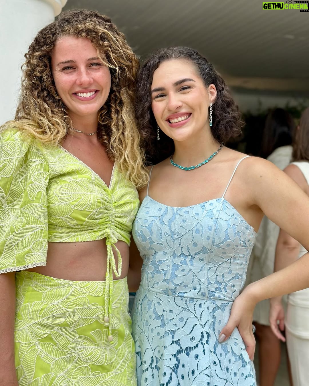 Debby Lagranha - 137.7K Likes - Uau 90 anos ! 🎂🍾

Um amor que ultrapassa gerações. 
Que honra poder estar ao seu lado nesse dia tão especial. 

Que Deus te proteja e te guarde. 
Te dê muita saúde para encher nossas vidas de sorrisos e alegria. 

Você, que sempre foi um pouco pai pra mim. 
Sua família, que sempre foi um pouco minha.
…quantas memórias, quantos momentos……
Mas hoje sem dúvida, é um dos mais especiais. 

Vivaaaa 🎉 parabéns !!!! 

Renato, te amo ! 
Obrigada por tudo … 
Feliz vida ✨ 

Look: @claptonoficial