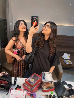 Deeksha Khurana Instagram - A quick in and out to Mumbai for a shoot with @amazonfashionin , love work days like this 🤍