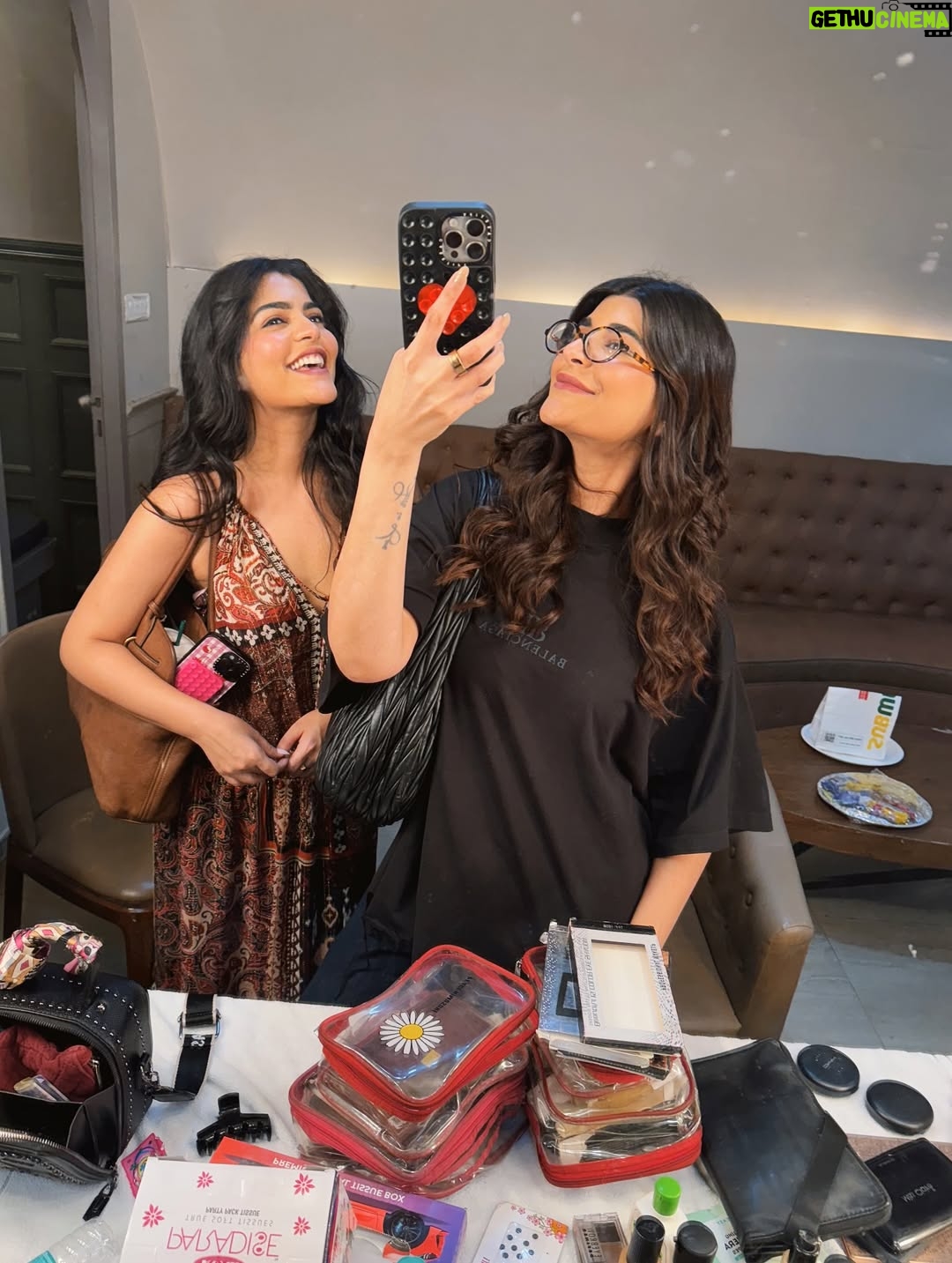 Deeksha Khurana - 19K Likes - A quick in and out to Mumbai for a shoot with @amazonfashionin , love work days like this 🤍