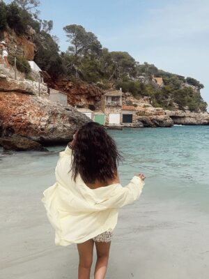 Deeksha Khurana Instagram - Spain made me love the beach a little more 🏖️ ♥️
.
.
Wearing @shopminis.in 
.
.
#mallorca#spain