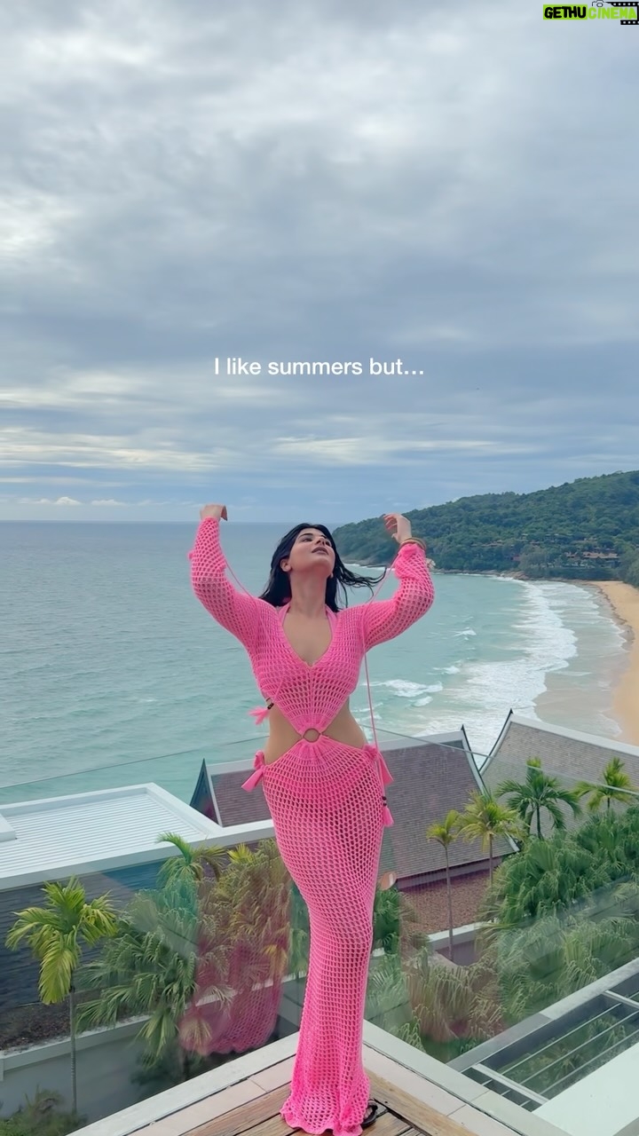 Deeksha Khurana - 16K Likes - Pahado me jo sukoon hai 🤌🏻 🏔️
