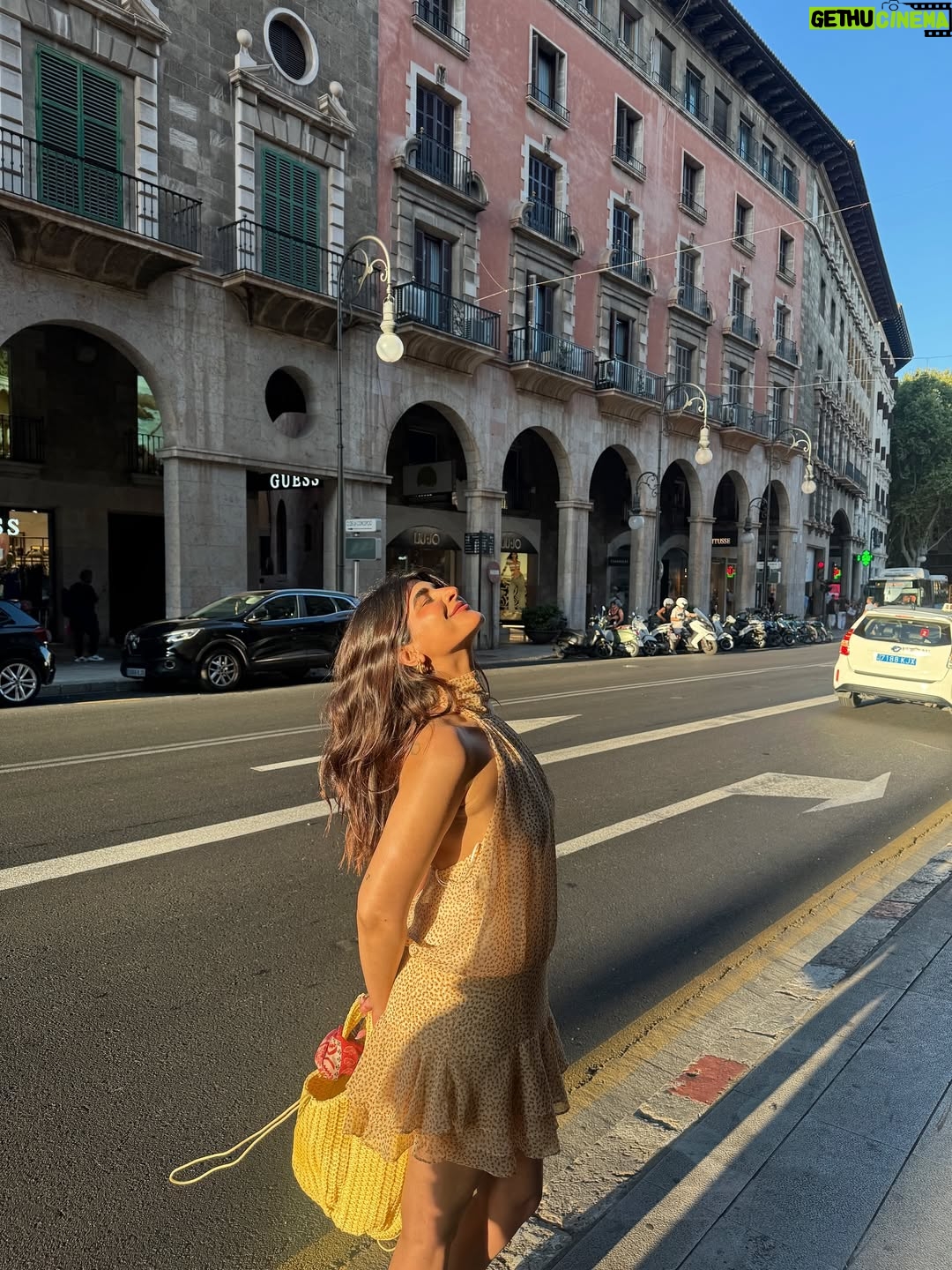 Deeksha Khurana - 23.4K Likes - Woke up in Mallorca 🇪🇸 
Spending the day exploring all the beautiful beaches and hidden gems this island has to offer ☀️ if you guys have any suggestions, please send! ♥️♥️
#spain #mallorca
