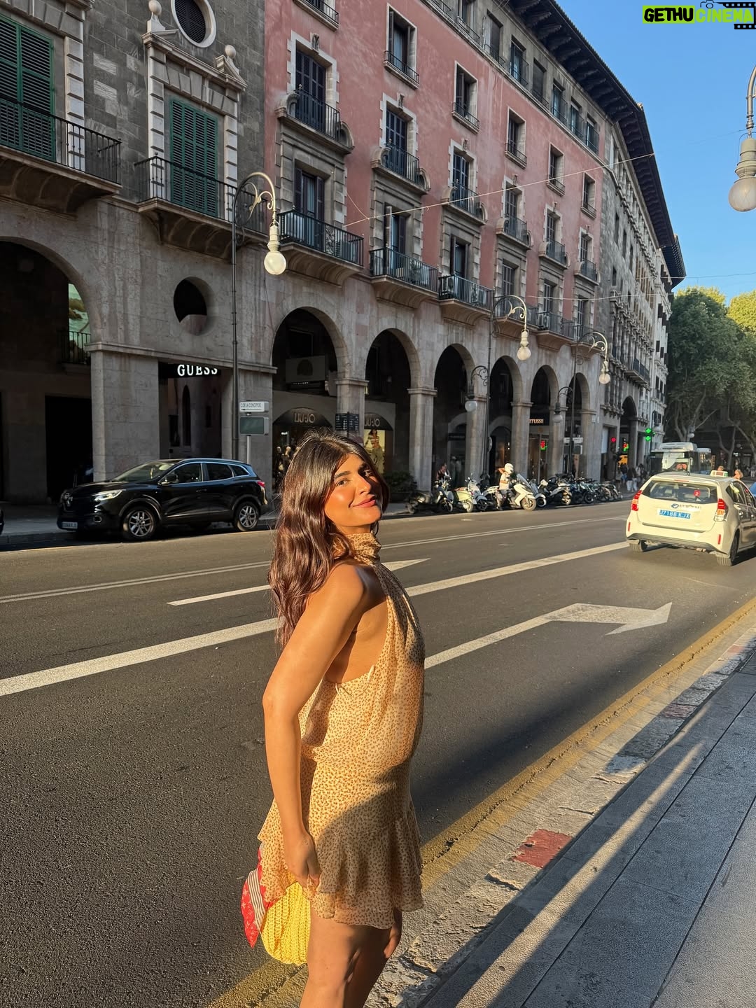 Deeksha Khurana - 23.4K Likes - Woke up in Mallorca 🇪🇸 
Spending the day exploring all the beautiful beaches and hidden gems this island has to offer ☀️ if you guys have any suggestions, please send! ♥️♥️
#spain #mallorca