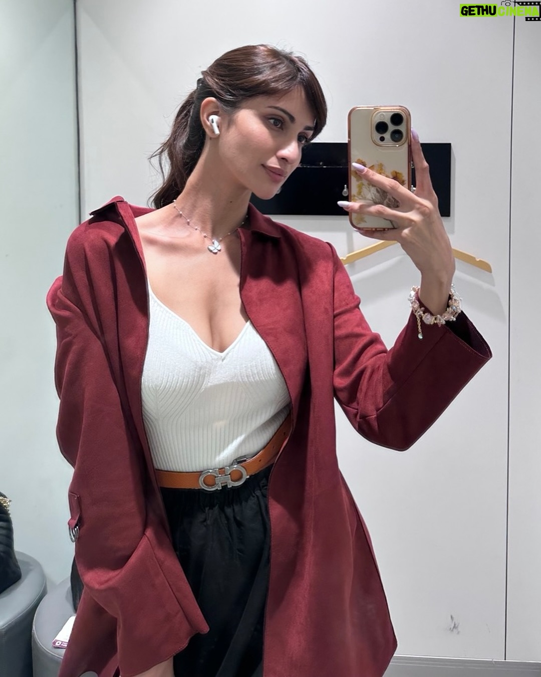 Deeksha Singh - 9.5K Likes - Let’s do a Jacket runway show✨💀