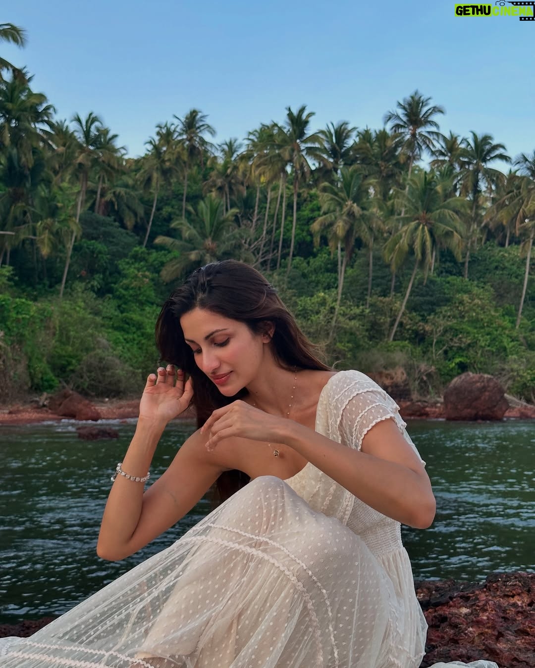 Deeksha Singh - 12.2K Likes - A place like home 🦋✨🌿