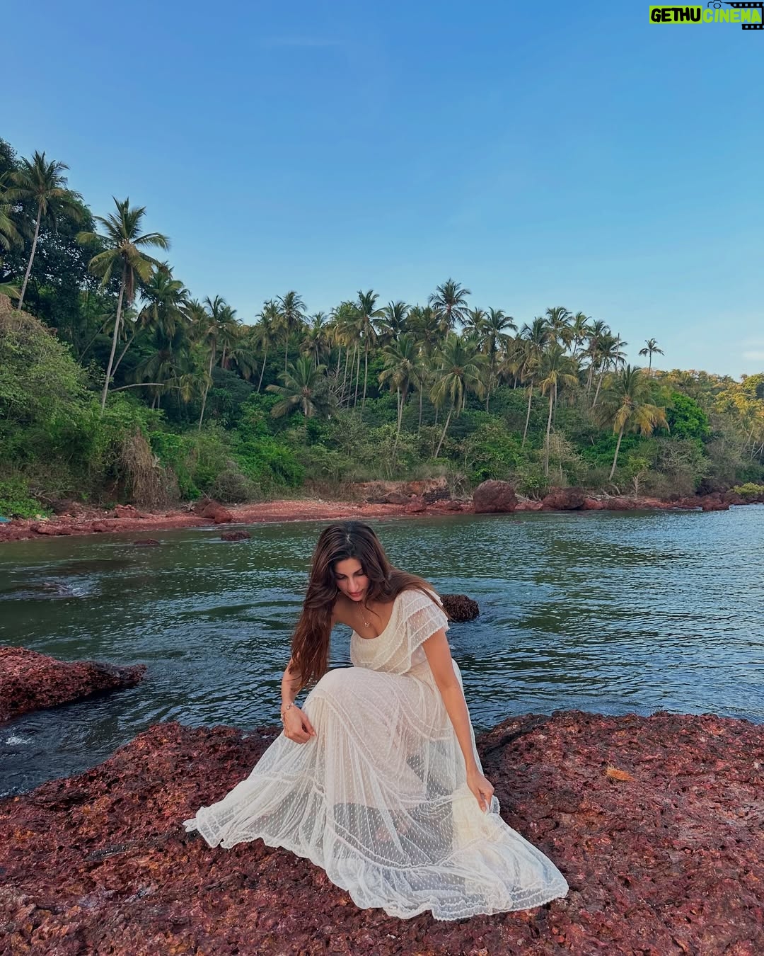 Deeksha Singh - 12.2K Likes - A place like home 🦋✨🌿