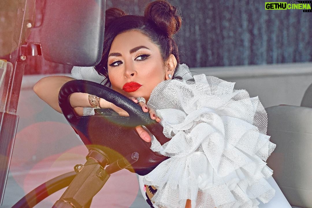 Deema Bayyaa - 21.3K Likes - في الحياة ستدرك أن هناك دور لكل شخص تقابله🙂
البعض سيختبرك 
والبعض سيحبك 
والبعض سيعلمك
#ديما_بياعة #دبي #رضا 
#deemabayyaa #life #qoutes #dubai