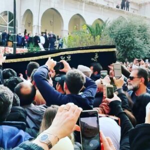Deema Bayyaa Instagram - هكذا استقبلت دمشق المخرج المبدع حاتم علي 
حاتم لم يمت ولن يمت 😢 سيبقى في وجداننا و روحنا حتى في غيابه فهو الحاضر 
والله يصبر قلب حبيبتك و رفيقة دربك و زوجتك دلع الرحبي 
والله يصبرنا  جميعآ
تعازينا لكل الوطن العربي في فقدانك 
انت خسارة كبيرة 
وجعتنا كتير 
الله معك 

#دمشق #حاتم_علي_في_ذمة_الله