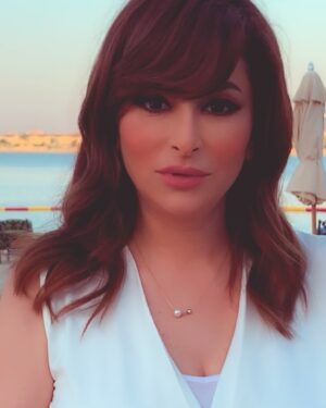 Deema Bayyaa Instagram - كونوا معنا في اول معرض تشكيلي لدعم مرضى السرطان 
في ٢٢ ابريل من الساعة ٧ مساء إلى ١١ 
و ٢٣ ابريل من الساعة ١١ صباحآ إلى ١٠ مساء
في قاعة فندق غراند ميللينيوم الخليج التجاري دبي 
@cancersurvivorsuae5 
@mayabarakat1 
You are braver than you believe, stronger than you seem, smarter than you think, and twice as beautiful as you'd ever imagined
@cancersurvivorsuae5 
#survivors #survivors_artexhibition
#cancersurvivors #positive-vibes 
#charity #dubai #deemabayyaa 
#دبي #دعم #مرضى_السرطان #معرض #عام_التسامح #ديما_بياعة