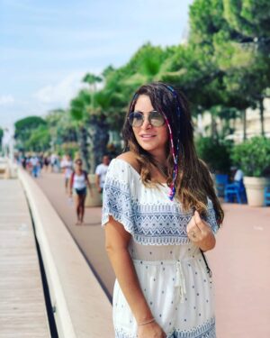 Deema Bayyaa Instagram - عنجد مرات ما  منقدر قيمة اللحظة يلي كنا فيها لحتى تصير ذكرى 
وهاد الشي بينطبق على كل شي بحياتنا👁
شو عملتوا بهالاجازة الطويلة، خبرونا 👣🗣 Sometimes you will never know the value of a moment until it becomes a memory🥰
Taken by @dkdakroub 
#deemabayyaa #cannes #vacation #fun #france 
#ديما_بياعة #كان #فرنسا #اجازة #طبيعة