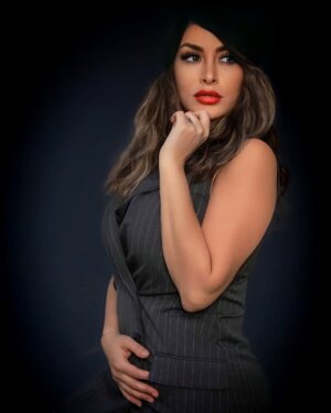 Deema Bayyaa Instagram - يومكن جميل ❤️
يلا كل واحد يكتب حكمة او اقتباس بحبه 🥰 

I CAN AND I WILL........ WATCH ME 
❤️❤️❤️❤️❤️
تصوير المبدعة @reham.photograph 

#deemabayyaa #love #blessed #qoutes 
#ديمابياعة #حب #اقتباسات