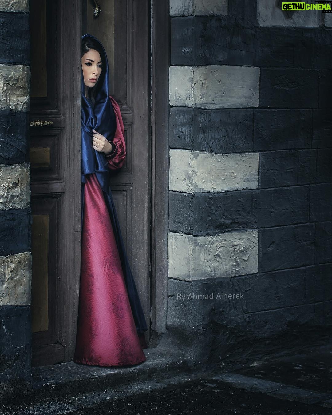 Deema Bayyaa - 24.7K Likes - زكية في سلاسل ذهب 🥰 
شكرًا @ahmad_alherek  على هالتصوير الرائع 
#ديما_بياعة #مسلسل #تصوير #سوريا #دمشق #سلام #حب #حنين 
#deemabayyaa #shooting #series #syria #damascus #love #peace #passion