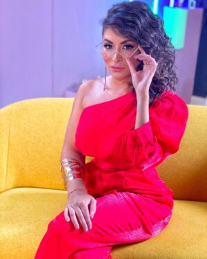 Deema Bayyaa Instagram - بتمنى تكون حبيتو الحلقة ❤️😘
لينك الحلقة بالبايو فوق 🙏
Makeup: @mano_beauty 
Hairdresser: @samernaim 
Love you 😍