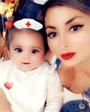 Deema Bayyaa Instagram - الحب كله ميلا بنت اختي @reemoosz 
الله يحميها ويكتبلها أيام حلوة 
هي بنوتي أنا ، مو الخالة ولادة 
رمروم من هلق عّم قلك هي حصتي أنا ❤️😜
#ديما_بياعة #بنت_اختي #الحب #الروح #دبي