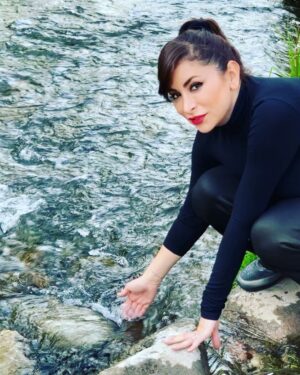 Deema Bayyaa Instagram - عودوا أنفسكم أن تكون أيامكم 
#إحترام ، #إنسانية ، #إحسان ، #تسامح ، #تفاهم 
حياة صافية فالبصمة الجميلة تبقى وان غاب صاحبها
ولا تحرق قلبك بالحسد، ولا تقتله بالحقد ولا تمرضه بالغل. 
عش نقي القلب كنقاء الماء 
ودع الخلق للخالق ❤️🥰
#ديما_بياعة #اقوال #السويد #حياة #حكم #نصيحة #انسانية 
#deemabayyaa #qoutes #life #love #sweden
