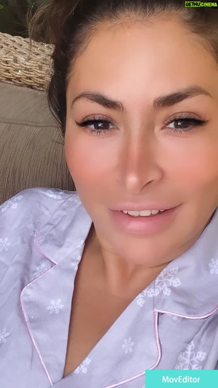 Deema Bayyaa - 52.7K Likes - برتقال 🍊 او كرمنتينا ( لتشين) بالمغربي 
جربوها وخبروني 
والله يشفي كل مصاب 
ويحميكن يارب 
قلبي معكن 
❤️😘
#وصفة #كورونا #دواء #ديمابياعة 
Jamaican remedy to get back your sense of smell and taste after losing them due to corona (Covid-19)
#deemabayyaa #corona #covid_19 #jamaicanremedies