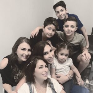 Deema Bayyaa Instagram - ❤️😘 بحبكن 
@reemoosz @seembayyaa @wardhassanofficial @fahd.hassan9 @saifoawwad @milabayyaa 
#deemabayyaa #ديمابياعة #family #auntie #love #nephew #niece #son #life #fun 
#عائلة #حب #خالة #اولاد #حياة