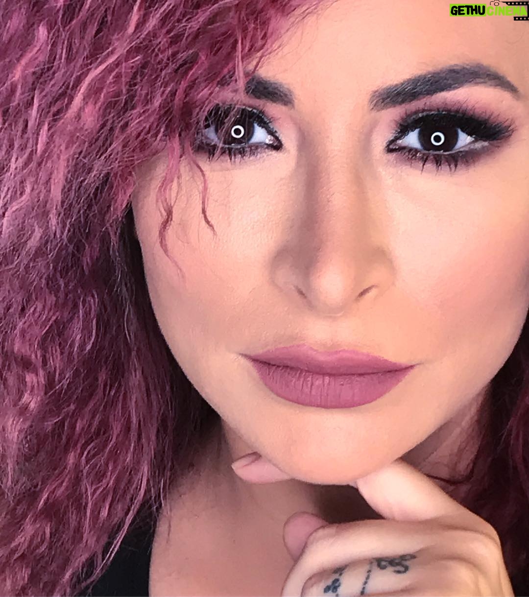 Deema Bayyaa - 29.6K Likes - Makeup 💄 the beautiful talented @roshimakeup 
I love it 😍 
Photo taken by my hubby 😘
#deemabayyaa #shooting #program #dubai #makeup 
#ديما_بياعة #تصوير#مكياج #دبي
