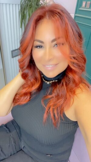 Deema Bayyaa Instagram - New look always with @osamakasirsalon @okhairsalondubai 

#deemabayyaa #redhead #newlook #redhair 
#ديما_بياعة #دبي