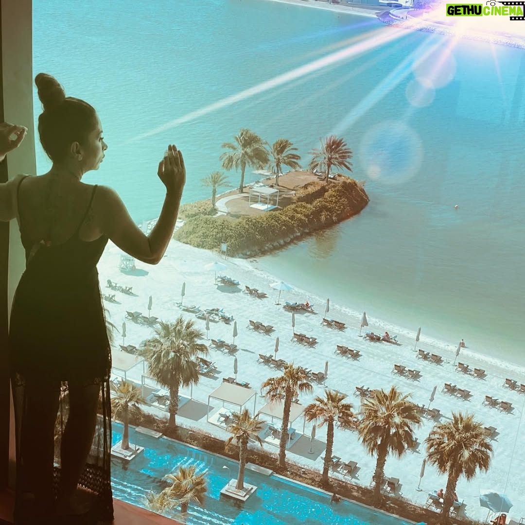 Deema Bayyaa - 56.5K Likes - يسعدلي صباحكن ومسائكن وين ما كنتوا ❤️🙏

@fairmontbabalbahr  @moejana 
Thank you for the hospitality during our staycation ❤️We enjoyed everything about our stay at your hotel.
 From the moment of our arrival to our last minute at your place, we were treated like royalty. Thanks again for your time and generosity.

@mayabarakat1 thank you hayati 
For everything and for recommending them 😍 you’re the best 😘
Love you all 
#deemabayyaa #love #best #staycation #abudhabi #fairmontbabalbahr #uae 
#ديمابياعة #اجازة #ابوظبي #حب #حياة