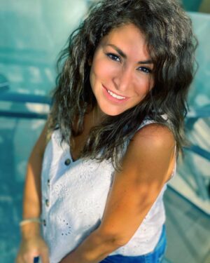 Deema Bayyaa Instagram - “A smile doesn’t always stand for a perfect life.”
#deemabayaa #smile #faith 
#ديمابياعة #ابتسم #ايمان