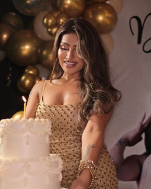 Deepali Chauhan Instagram - Aging like fine wine 🍷✨ cheers to another year of magic!
Happy 25🥂