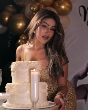 Deepali Chauhan Instagram - Aging like fine wine 🍷✨ cheers to another year of magic!
Happy 25🥂