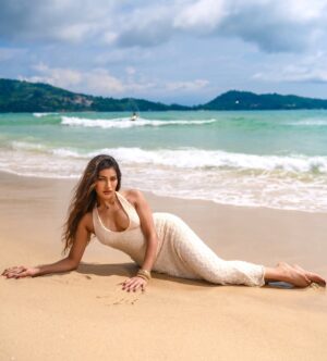 Deepali Chauhan Instagram - Lost in the waves, or in my thoughts?