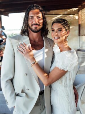 Delta Goodrem Instagram - 🤍 Rehearsal dinner look by the beautiful talented @amanda_tasevski. Thank you for all your hard work and love!! Hair and makeup by @miamakeup which I Loved! Jewellery by @antonjewellery luckiest girl in the world xx and most importantly family being together. 🤍