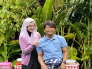 Desy Ratnasari Instagram - Segerrrr benerrr pagi-pagi udah hejo-hejo gini, udah liat teh @desyratnasariterdepan jualan takjil 🥰💚 
#SahurLebihSegerrrr09 

#SahurLebihSegerrrrTRANS7
SETIAP HARI jam 02.25 WIB
