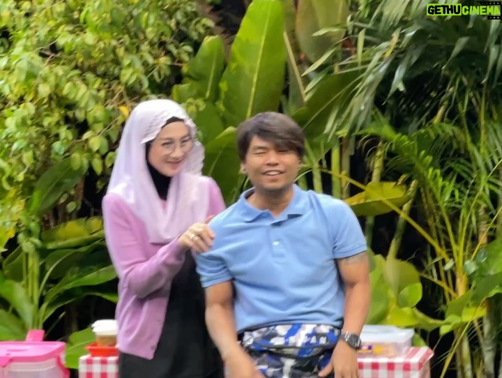 Desy Ratnasari - 6.7K Likes - Segerrrr benerrr pagi-pagi udah hejo-hejo gini, udah liat teh @desyratnasariterdepan jualan takjil 🥰💚 
#SahurLebihSegerrrr09 

#SahurLebihSegerrrrTRANS7
SETIAP HARI jam 02.25 WIB