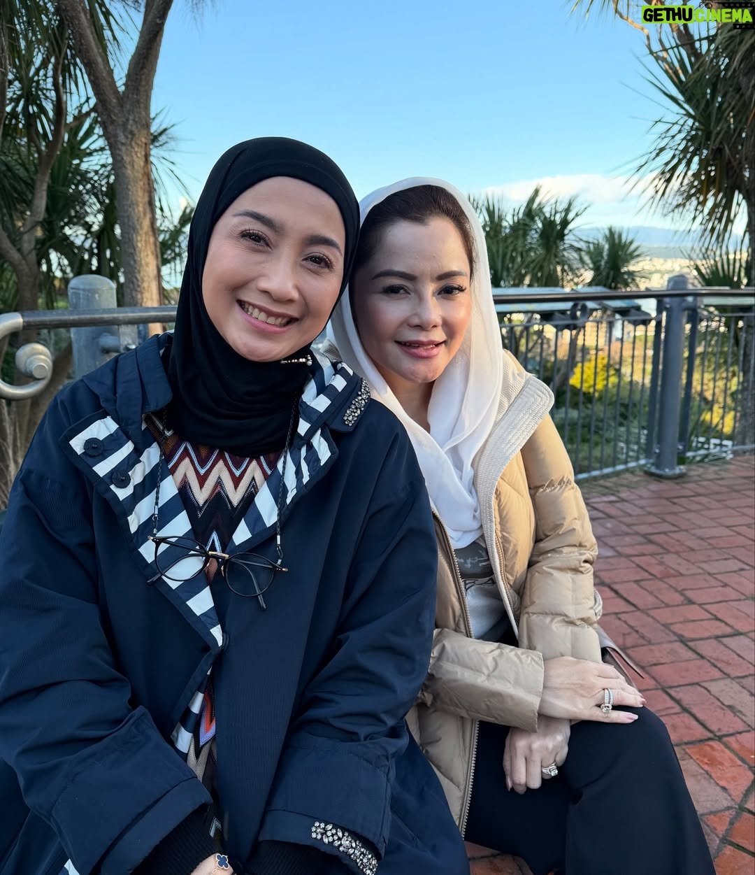 Desy Ratnasari - 3.1K Likes - we’re women….✊🏻💐💙