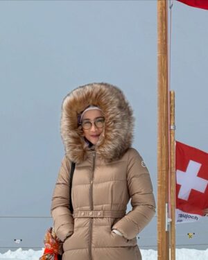 Desy Ratnasari Instagram - selalu merasa muda dan segar kalau foto saat winter 😁🤣😎😜 betul apa benar???😁🤣🤣🤣