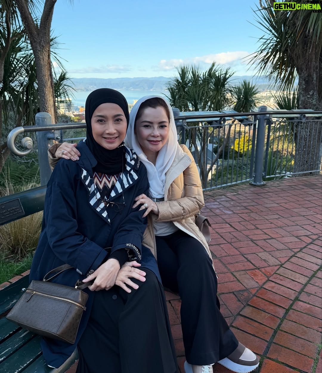 Desy Ratnasari - 3.1K Likes - we’re women….✊🏻💐💙