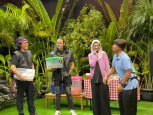 Desy Ratnasari Instagram - Segerrrr benerrr pagi-pagi udah hejo-hejo gini, udah liat teh @desyratnasariterdepan jualan takjil 🥰💚 
#SahurLebihSegerrrr09 

#SahurLebihSegerrrrTRANS7
SETIAP HARI jam 02.25 WIB