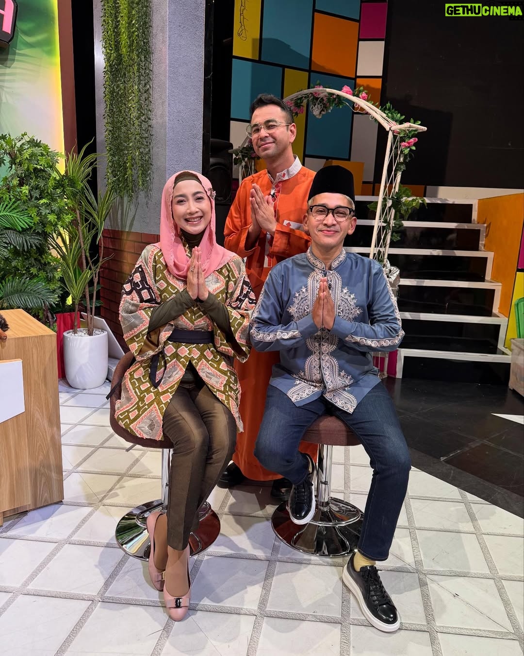 Desy Ratnasari - 165.4K Likes - Assalamualaikum 🙏😇 silahkan isi caption 🙏😇

Menanti berbuka puasa

#pekerjaseni