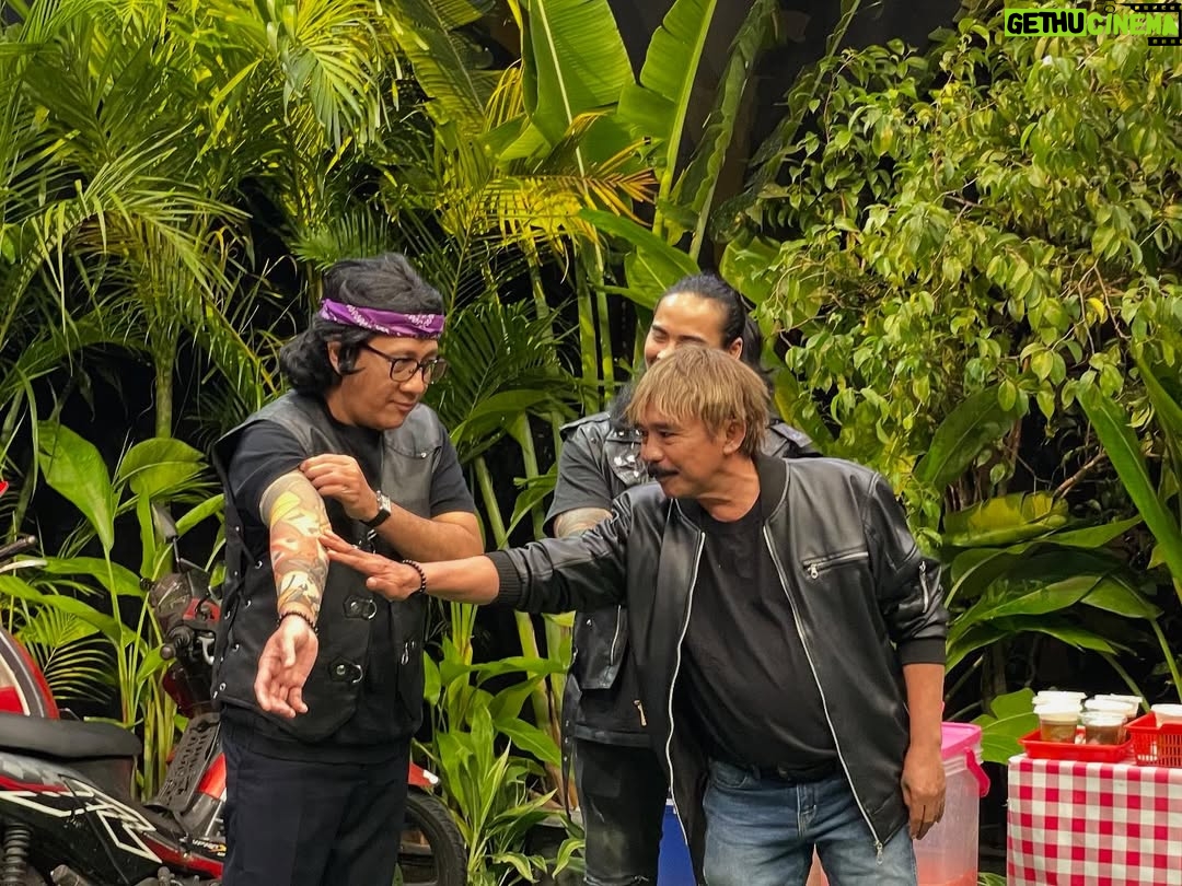 Desy Ratnasari - 6.7K Likes - Segerrrr benerrr pagi-pagi udah hejo-hejo gini, udah liat teh @desyratnasariterdepan jualan takjil 🥰💚 
#SahurLebihSegerrrr09 

#SahurLebihSegerrrrTRANS7
SETIAP HARI jam 02.25 WIB