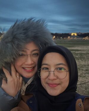 Desy Ratnasari Instagram - sering dibilang adik kakak….🤭🤣🙄😎 yakiiiin?????😅