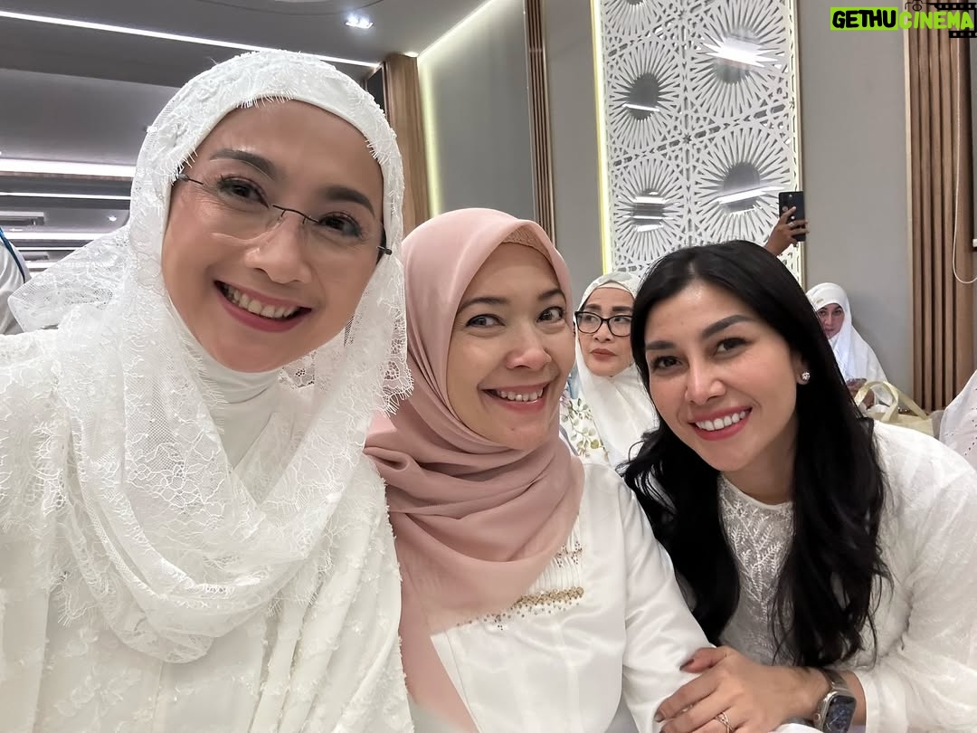 Desy Ratnasari - 9.7K Likes - Alhamdulillah bisa silaturahim di Rapat PH DPP PAN dan buka puasa bersama Ketum PAN @zul.hasan….💙