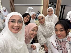 Desy Ratnasari Instagram - Alhamdulillah bisa silaturahim di Rapat PH DPP PAN dan buka puasa bersama Ketum PAN @zul.hasan….💙