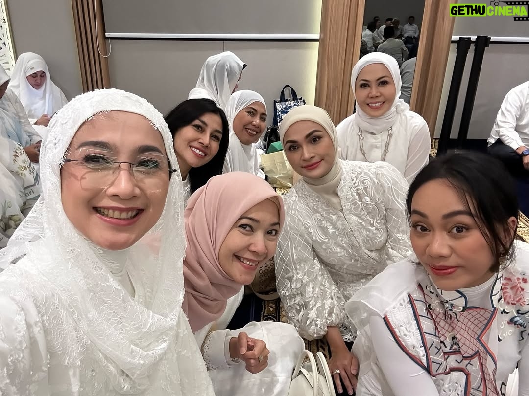 Desy Ratnasari - 9.7K Likes - Alhamdulillah bisa silaturahim di Rapat PH DPP PAN dan buka puasa bersama Ketum PAN @zul.hasan….💙